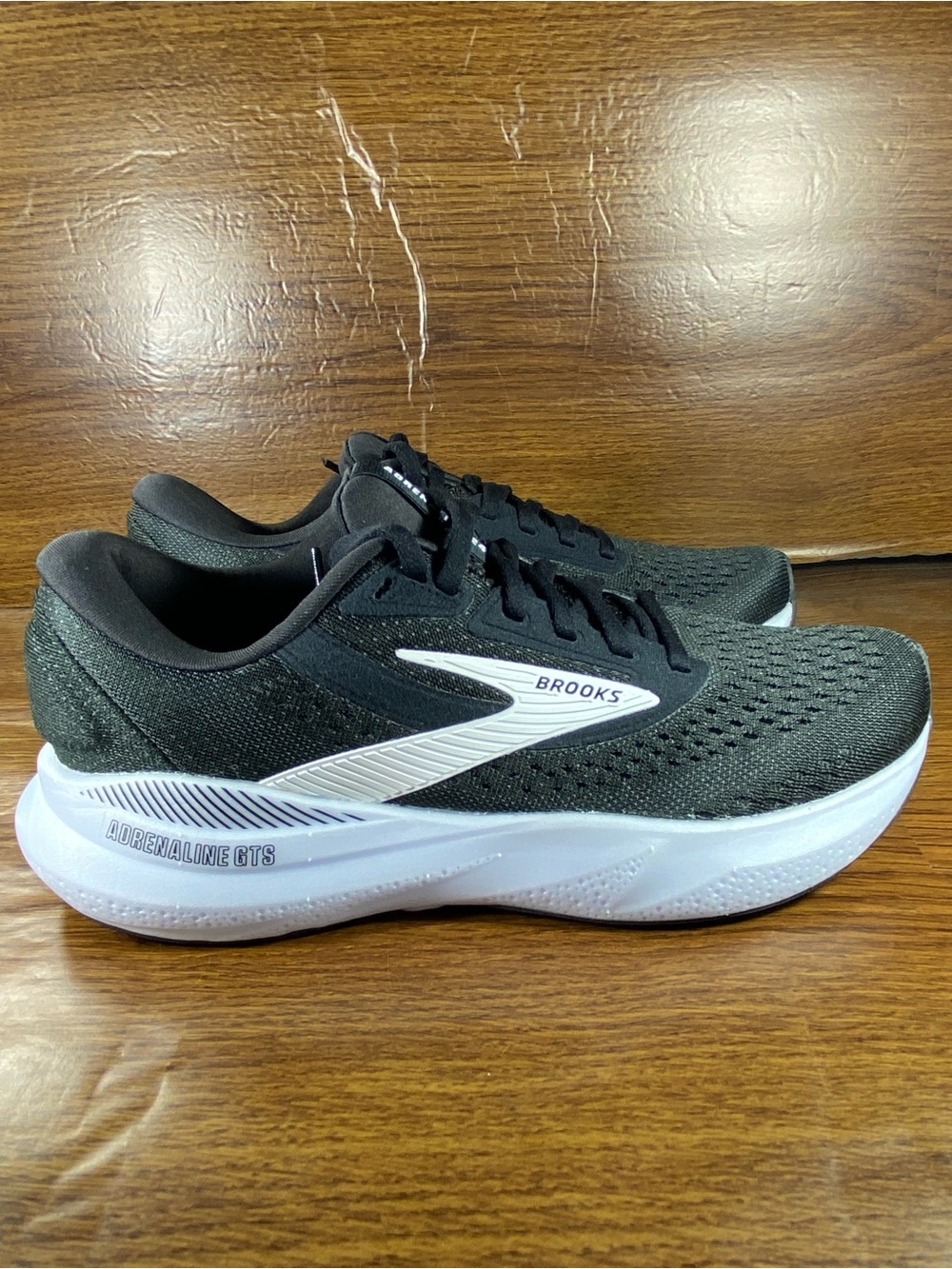 Brooks Adrenaline GTS 24 women’s shoe size 7.5